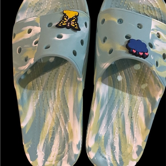 CROCS Kids Slide Sandals with Butterfly and Paw Charms - Green and Yellow - Picture 3 of 6